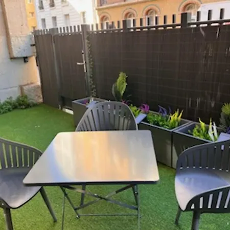 Appartamento Bright Flat With Terrace Parigi